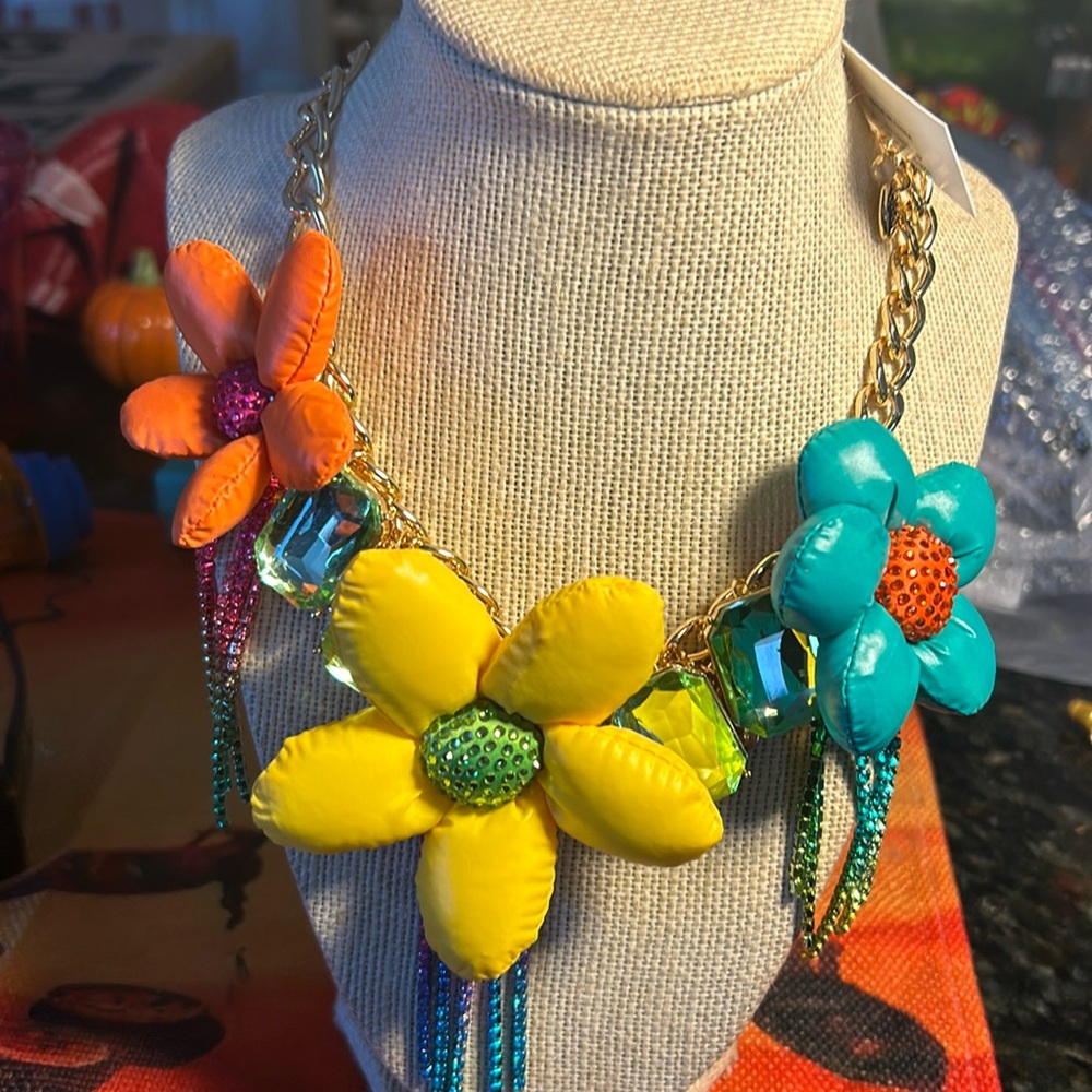 Betsey Johnson Puffer Flower Statement Necklace with green stones.